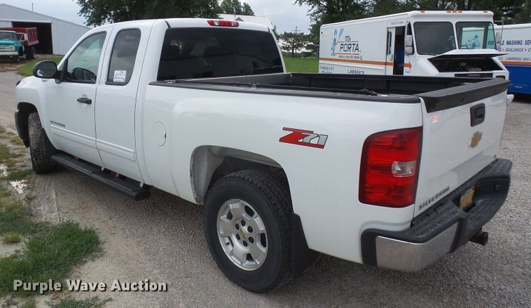 image for item DE2364 2013 Chevrolet Silverado 1500 Ext. Cab pickup truck