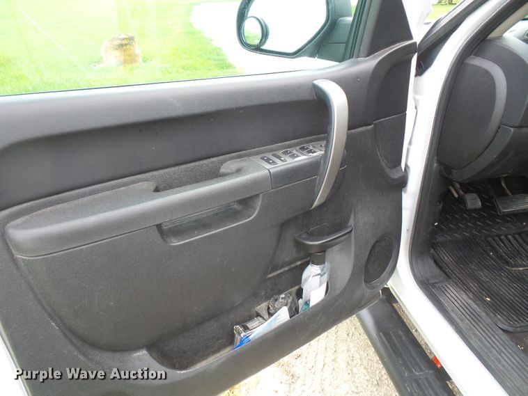 image for item DE2364 2013 Chevrolet Silverado 1500 Ext. Cab pickup truck