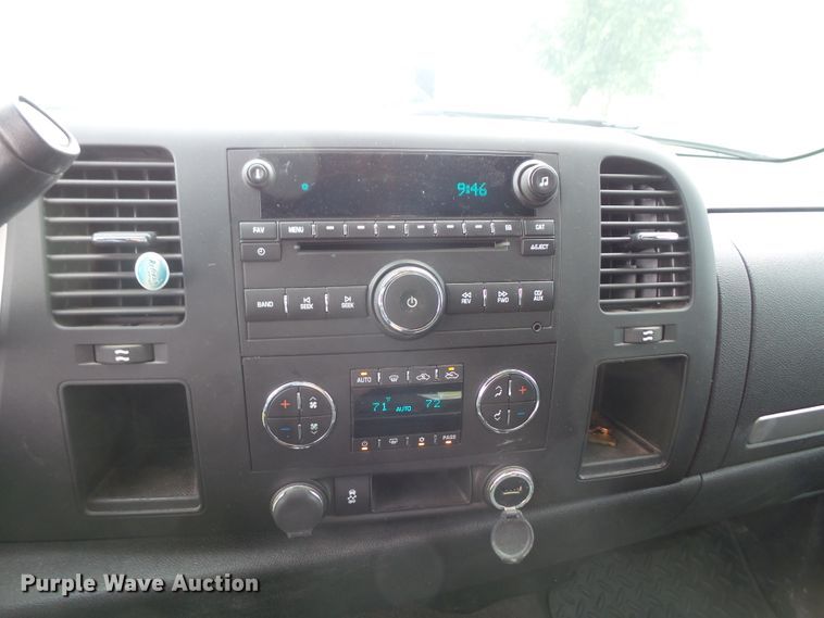 image for item DE2364 2013 Chevrolet Silverado 1500 Ext. Cab pickup truck