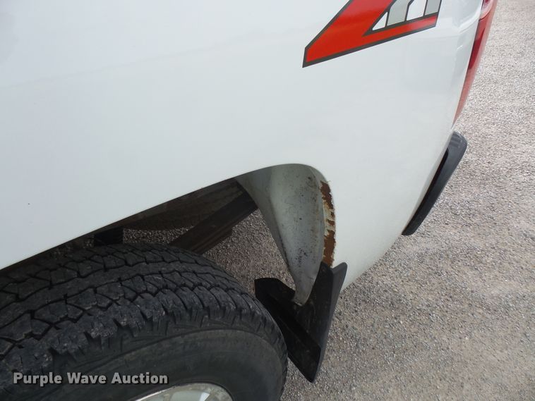 image for item DE2364 2013 Chevrolet Silverado 1500 Ext. Cab pickup truck