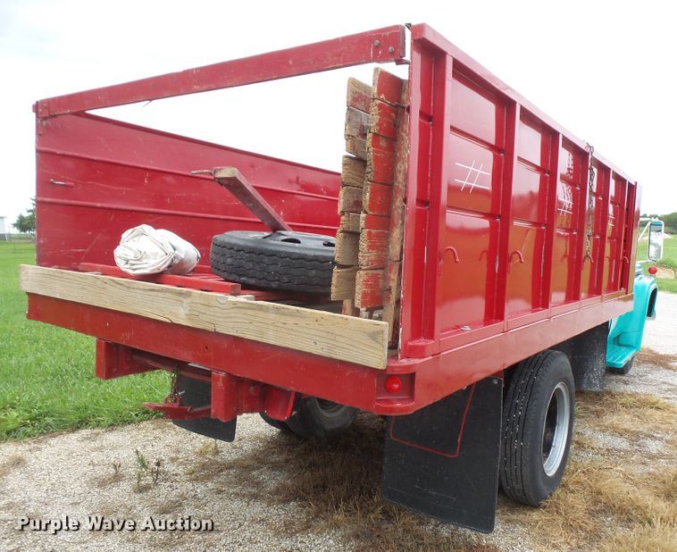 image for item DE2367 1962 Ford F600 grain truck