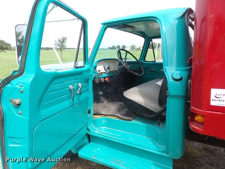 image for item DE2367 1962 Ford F600 grain truck