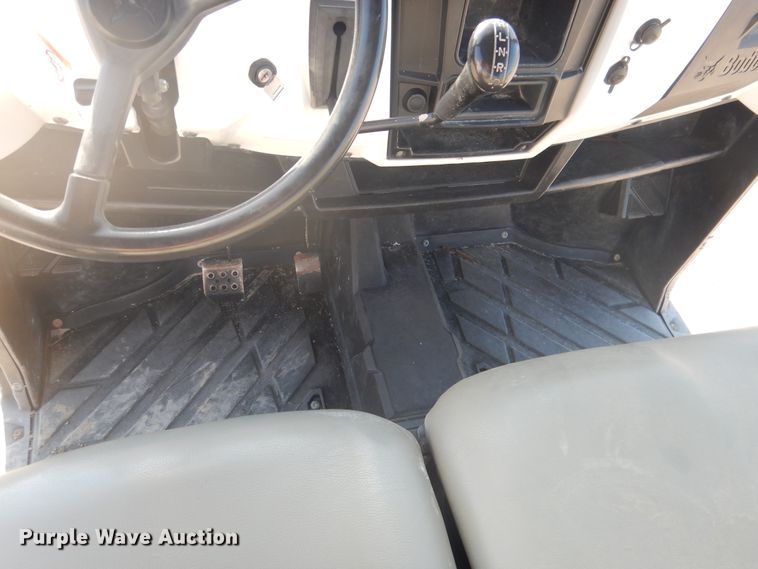 image for item DE3995 2015 Bobcat 3400XL utility vehicle