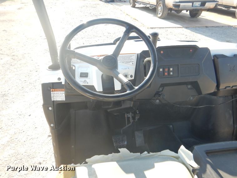 image for item DE3996 2010 Bobcat 3400 utility vehicle