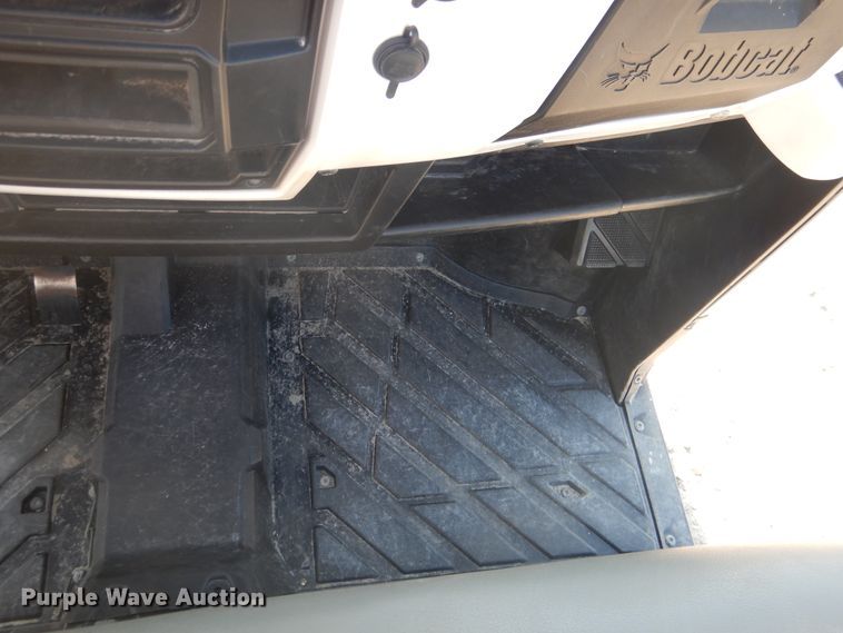 image for item DE4000 2015 Bobcat 3400XL utility vehicle