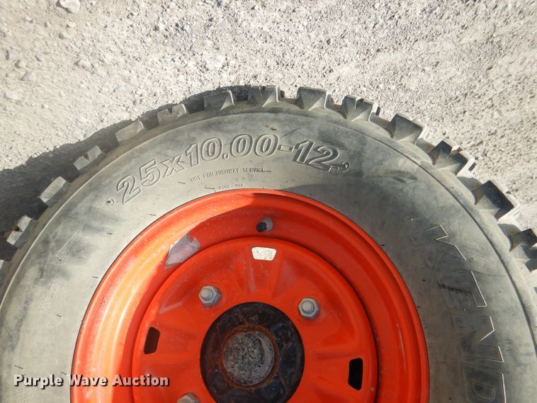 image for item DE4000 2015 Bobcat 3400XL utility vehicle