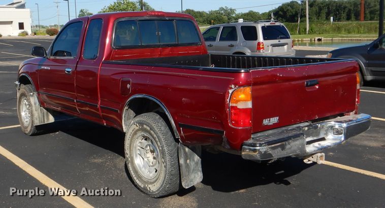 image for item DE4084 1997 Toyota Tacoma XtraCab pickup truck