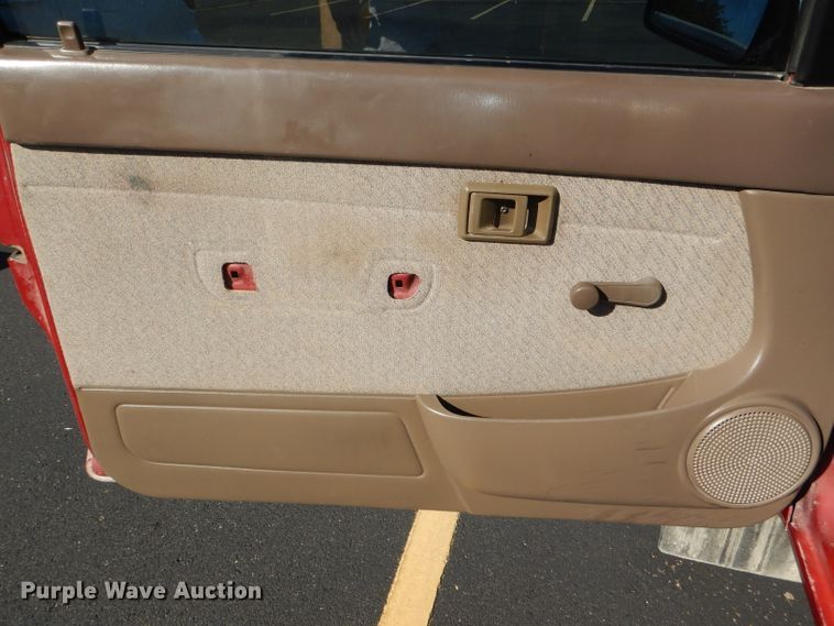 image for item DE4084 1997 Toyota Tacoma XtraCab pickup truck