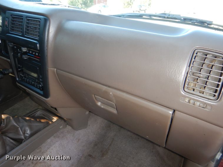 image for item DE4084 1997 Toyota Tacoma XtraCab pickup truck