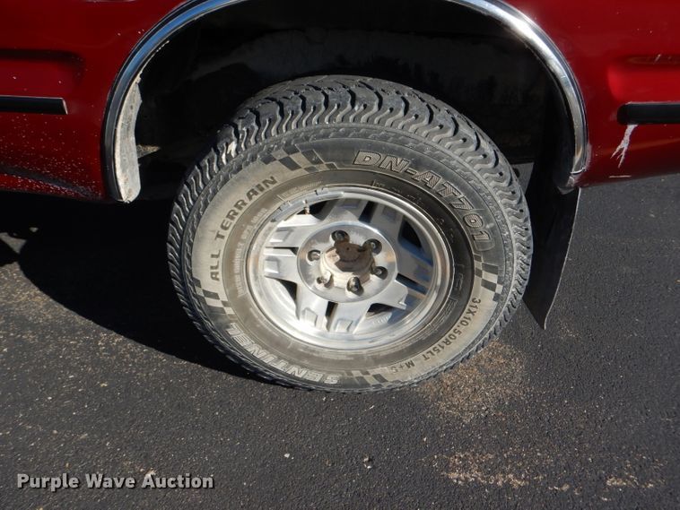 image for item DE4084 1997 Toyota Tacoma XtraCab pickup truck