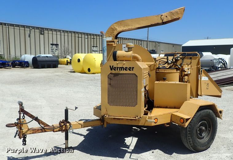 image for item DE5555 1993 Vermeer 1250BC wood chipper