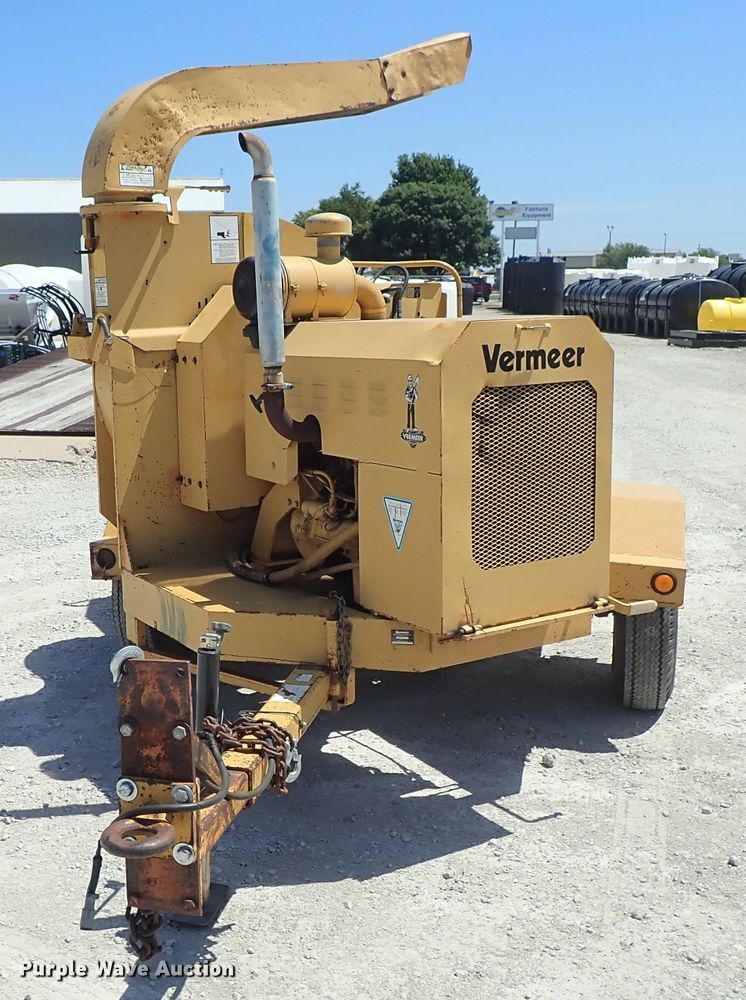 image for item DE5555 1993 Vermeer 1250BC wood chipper