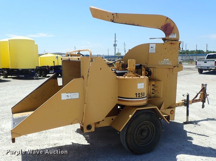 image for item DE5555 1993 Vermeer 1250BC wood chipper