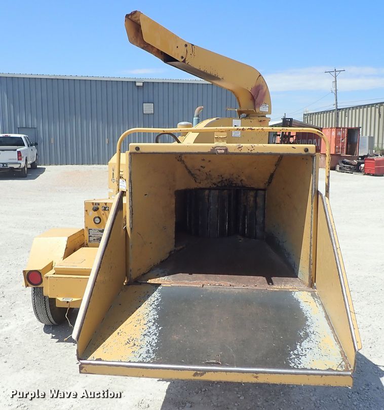 image for item DE5555 1993 Vermeer 1250BC wood chipper