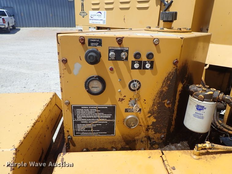 image for item DE5555 1993 Vermeer 1250BC wood chipper