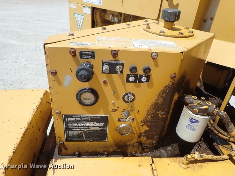 image for item DE5555 1993 Vermeer 1250BC wood chipper