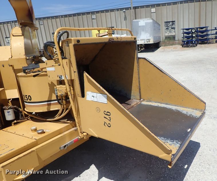 image for item DE5555 1993 Vermeer 1250BC wood chipper