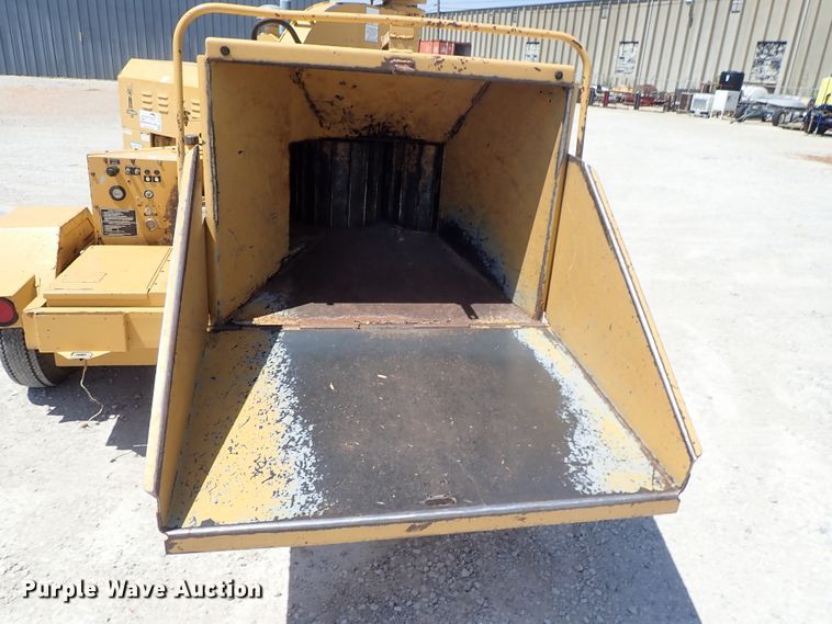 image for item DE5555 1993 Vermeer 1250BC wood chipper