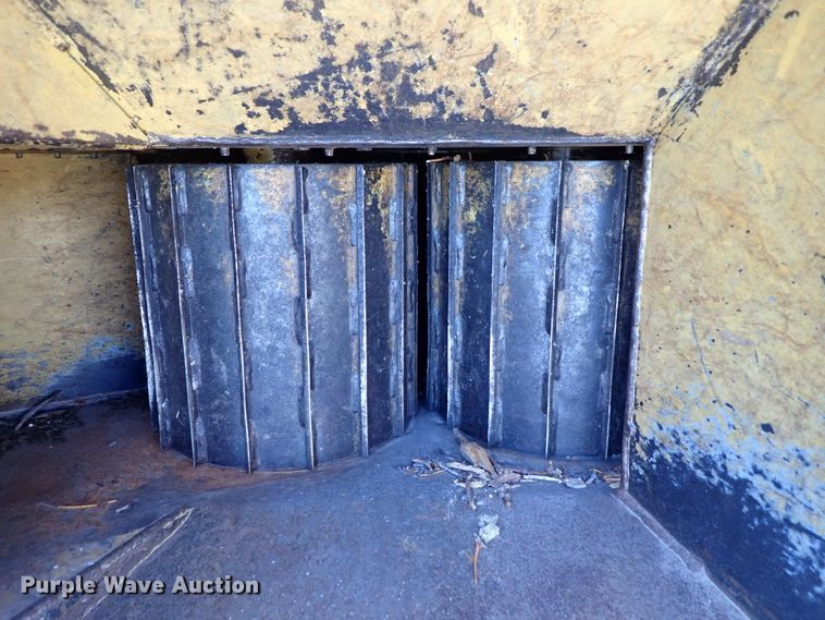 image for item DE5555 1993 Vermeer 1250BC wood chipper