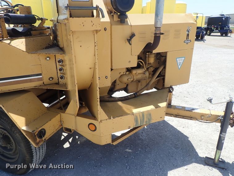 image for item DE5555 1993 Vermeer 1250BC wood chipper