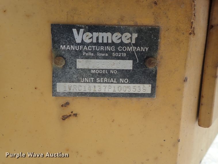 image for item DE5555 1993 Vermeer 1250BC wood chipper