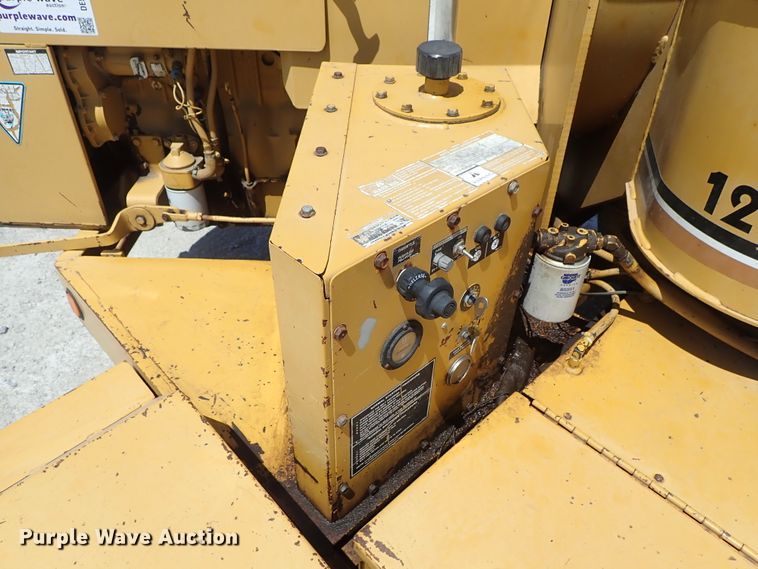 image for item DE5555 1993 Vermeer 1250BC wood chipper