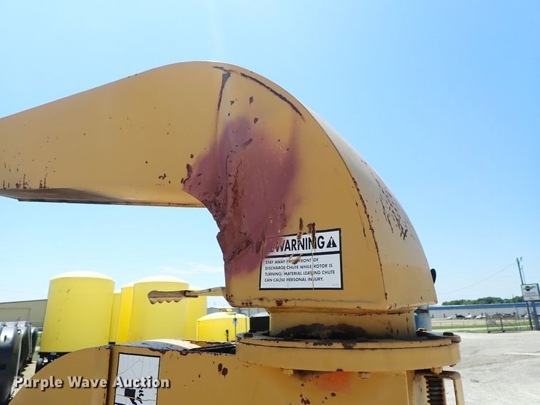 image for item DE5555 1993 Vermeer 1250BC wood chipper