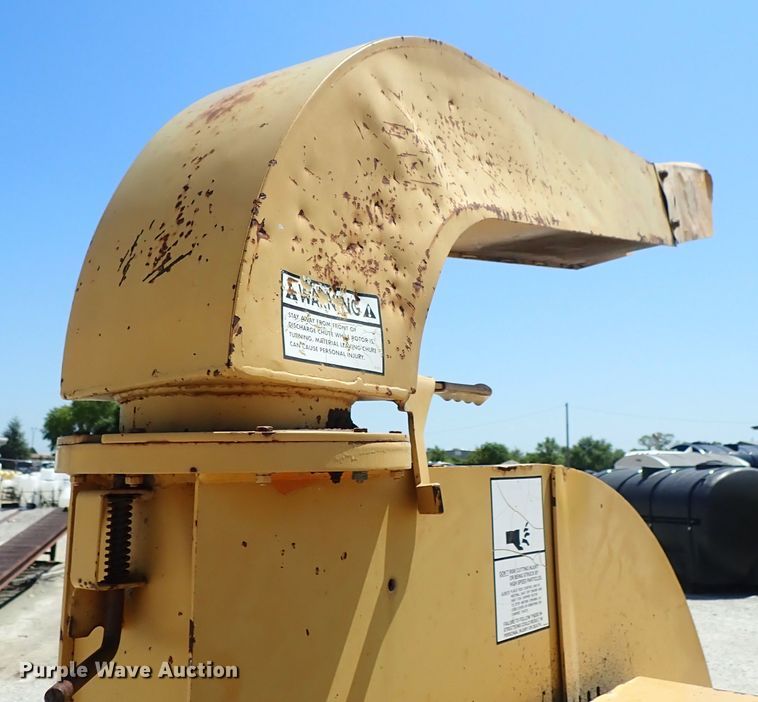 image for item DE5555 1993 Vermeer 1250BC wood chipper