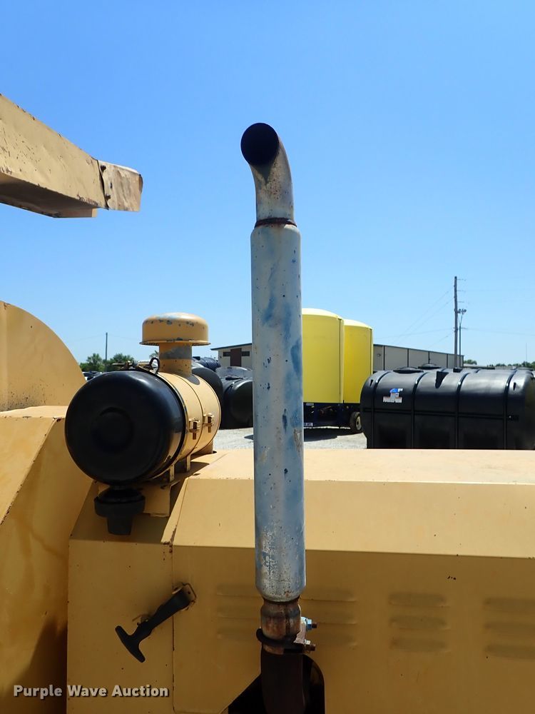 image for item DE5555 1993 Vermeer 1250BC wood chipper