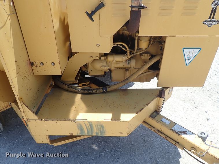 image for item DE5555 1993 Vermeer 1250BC wood chipper