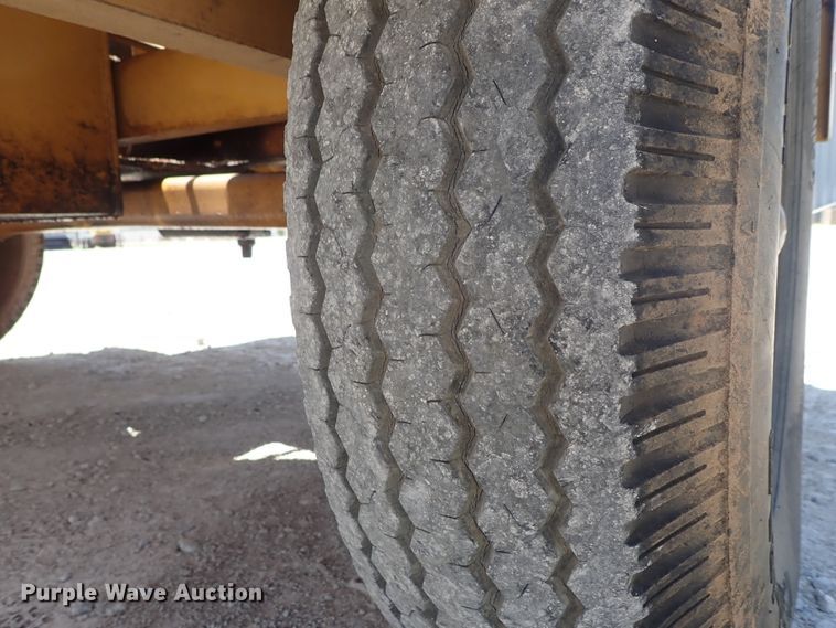 image for item DE5555 1993 Vermeer 1250BC wood chipper