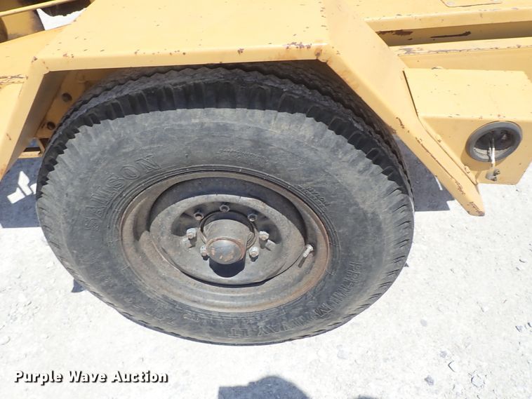 image for item DE5555 1993 Vermeer 1250BC wood chipper