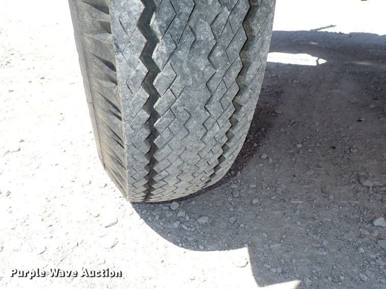 image for item DE5555 1993 Vermeer 1250BC wood chipper