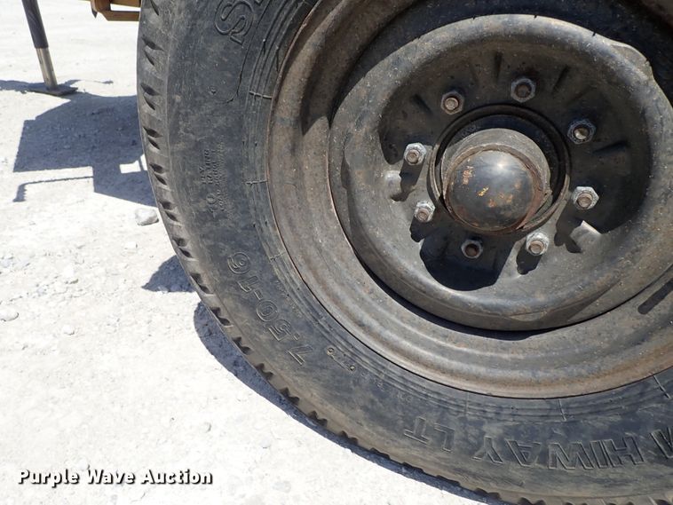 image for item DE5555 1993 Vermeer 1250BC wood chipper