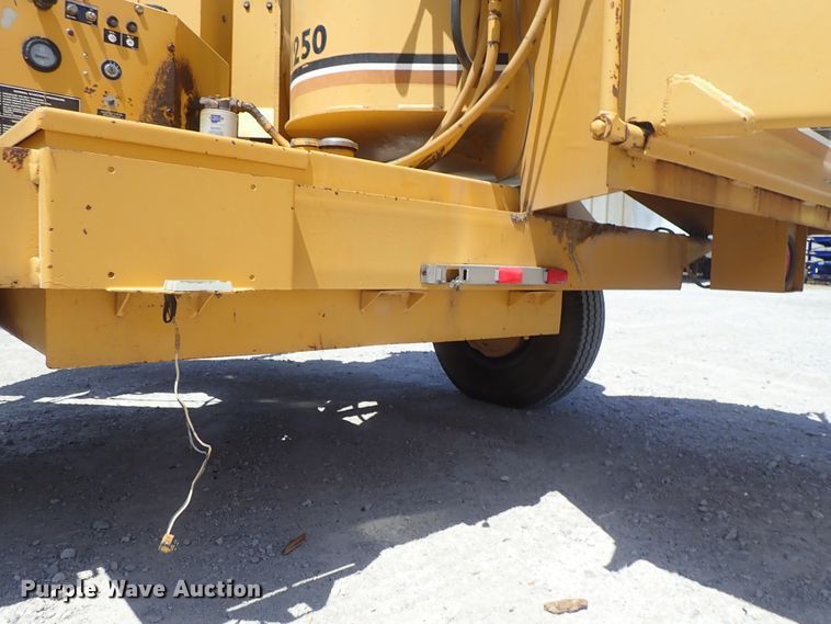 image for item DE5555 1993 Vermeer 1250BC wood chipper