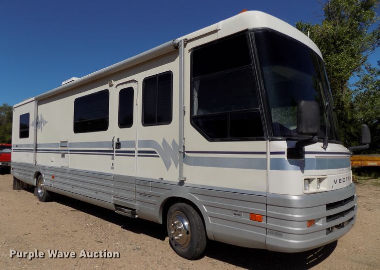 image for item DE7753 1994 Winnebago Vector RV