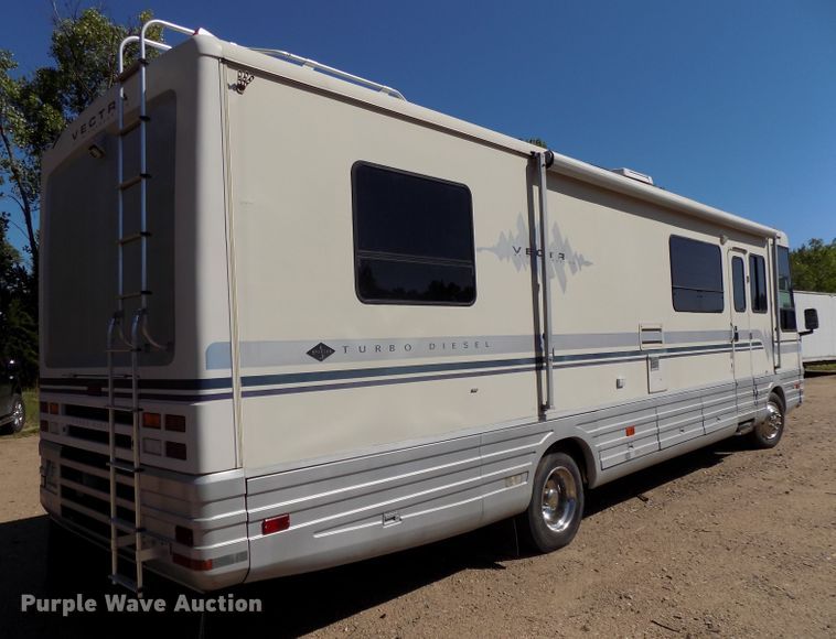 image for item DE7753 1994 Winnebago Vector RV
