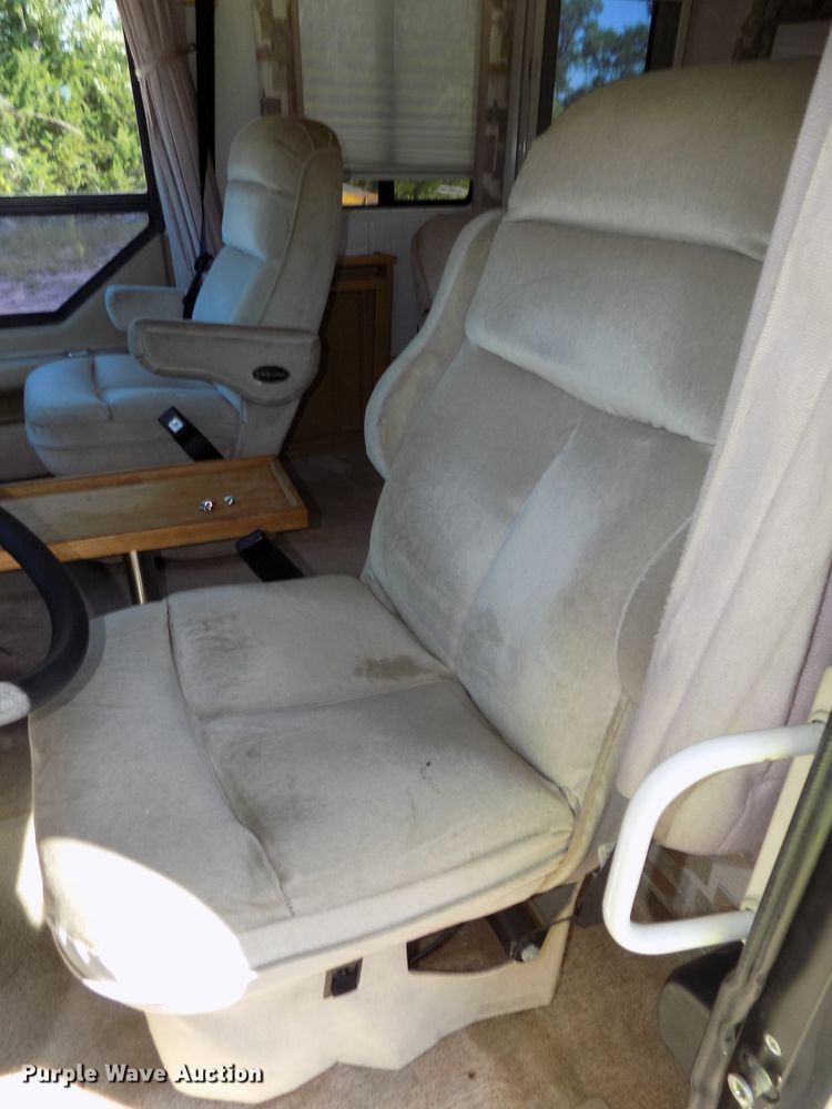 image for item DE7753 1994 Winnebago Vector RV