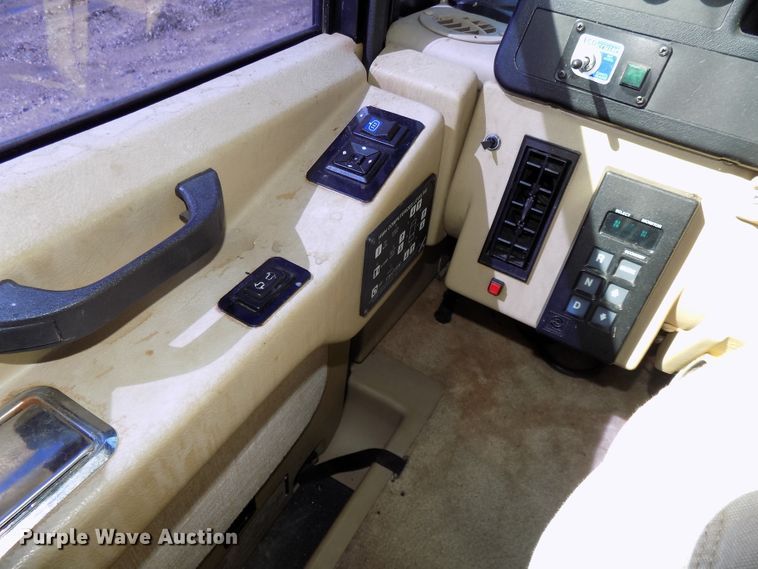 image for item DE7753 1994 Winnebago Vector RV