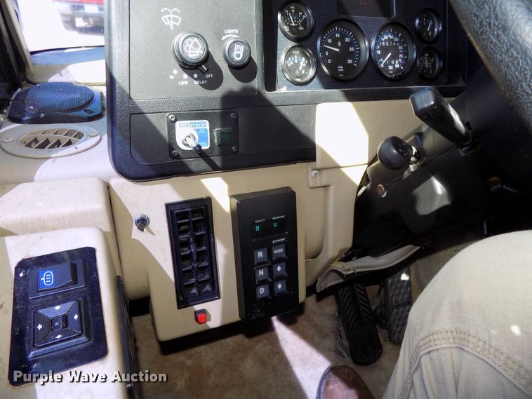 image for item DE7753 1994 Winnebago Vector RV