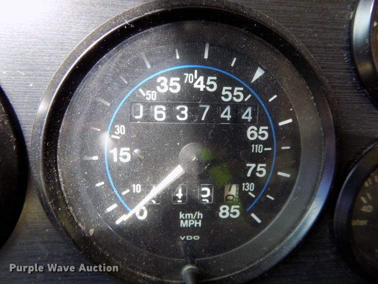 image for item DE7753 1994 Winnebago Vector RV