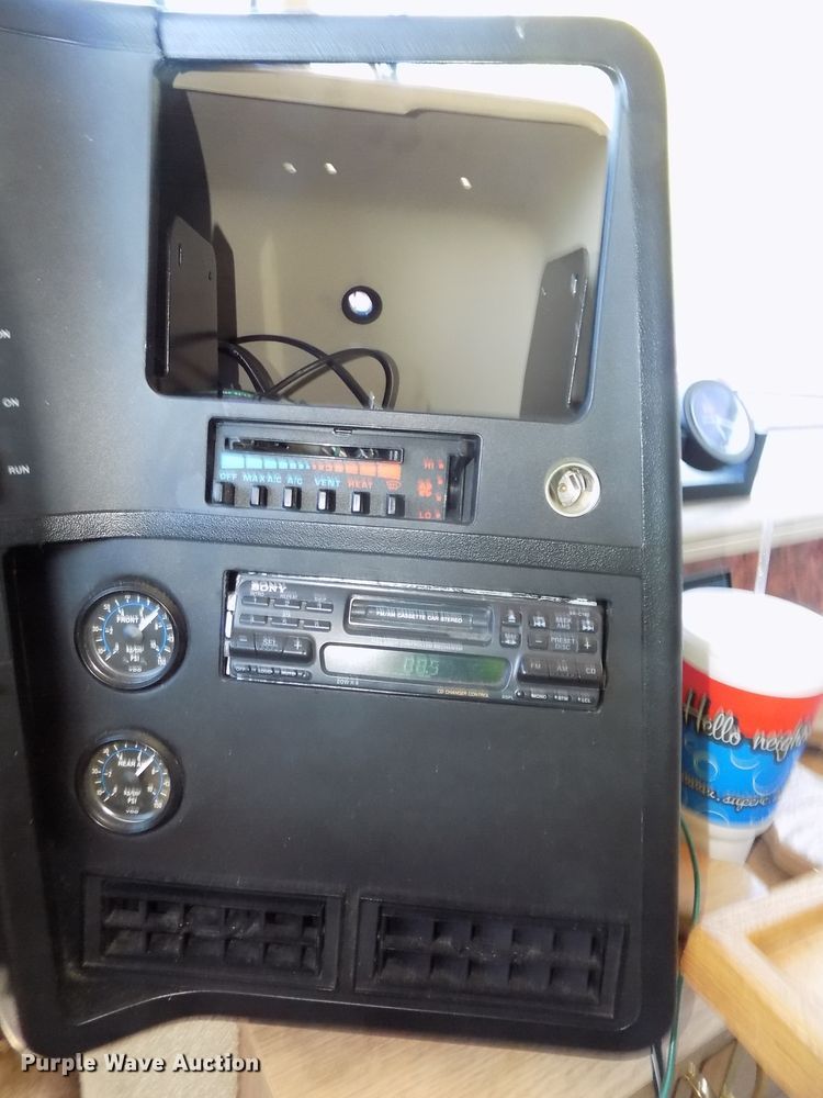 image for item DE7753 1994 Winnebago Vector RV