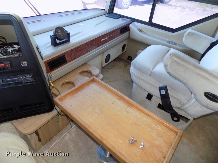 image for item DE7753 1994 Winnebago Vector RV