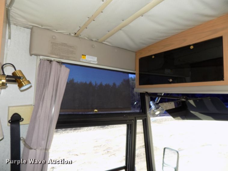 image for item DE7753 1994 Winnebago Vector RV