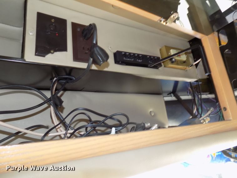 image for item DE7753 1994 Winnebago Vector RV