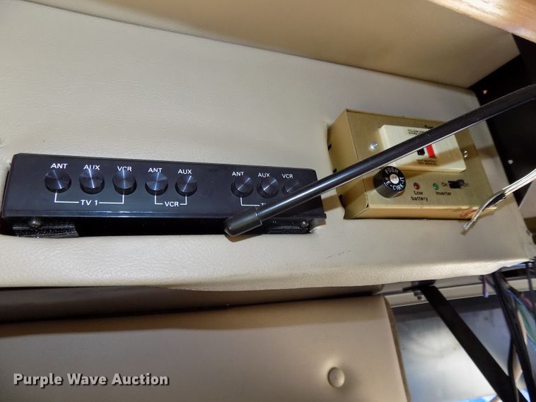 image for item DE7753 1994 Winnebago Vector RV