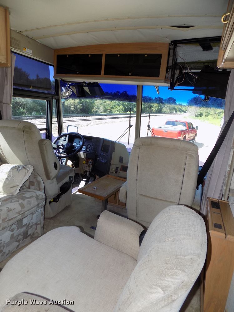 image for item DE7753 1994 Winnebago Vector RV