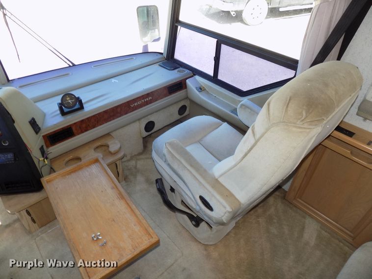 image for item DE7753 1994 Winnebago Vector RV