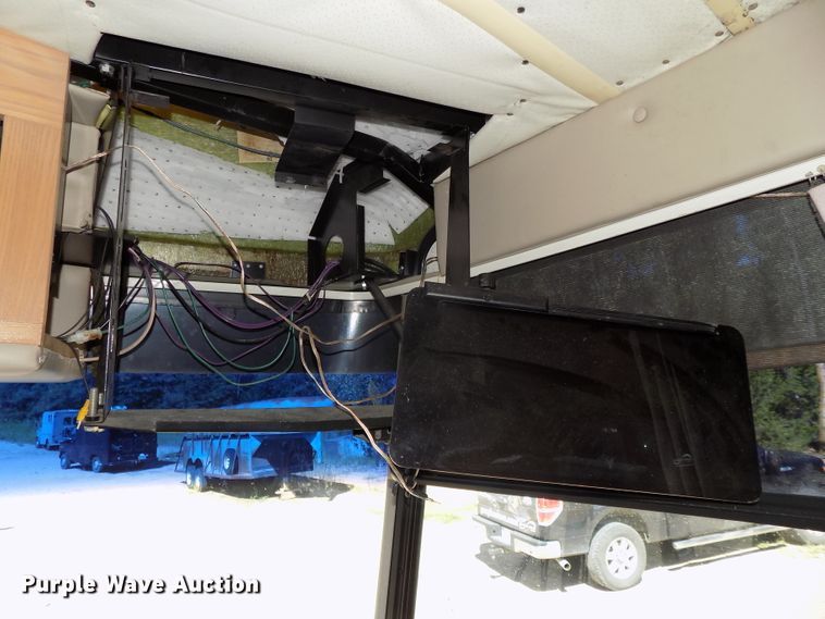 image for item DE7753 1994 Winnebago Vector RV