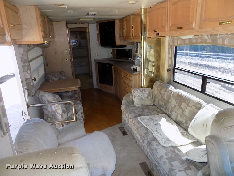 image for item DE7753 1994 Winnebago Vector RV